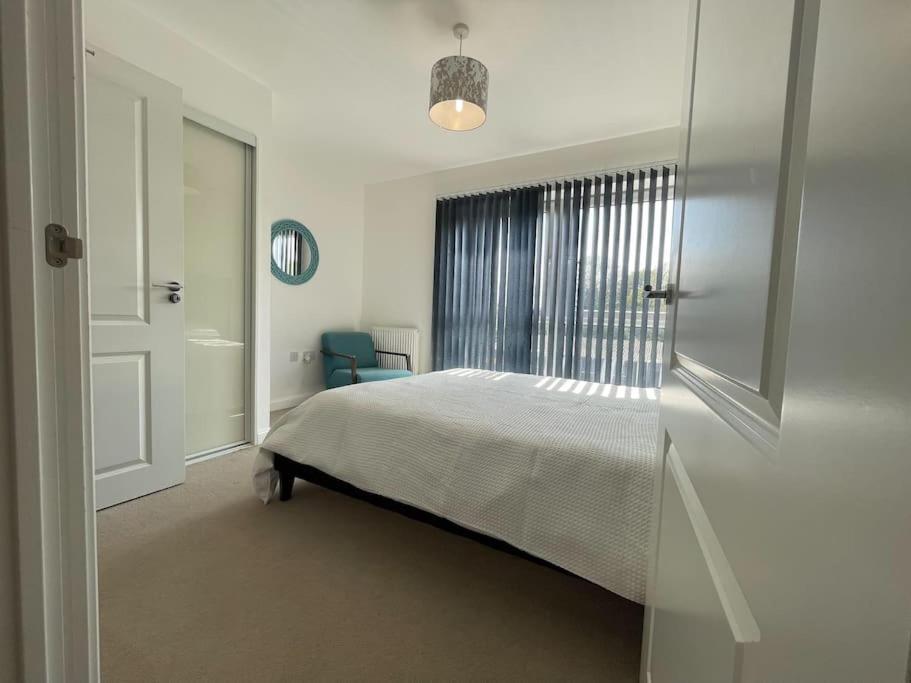 Stylish Station Apartment In Rochester With Free Parking Wainscot ภายนอก รูปภาพ
