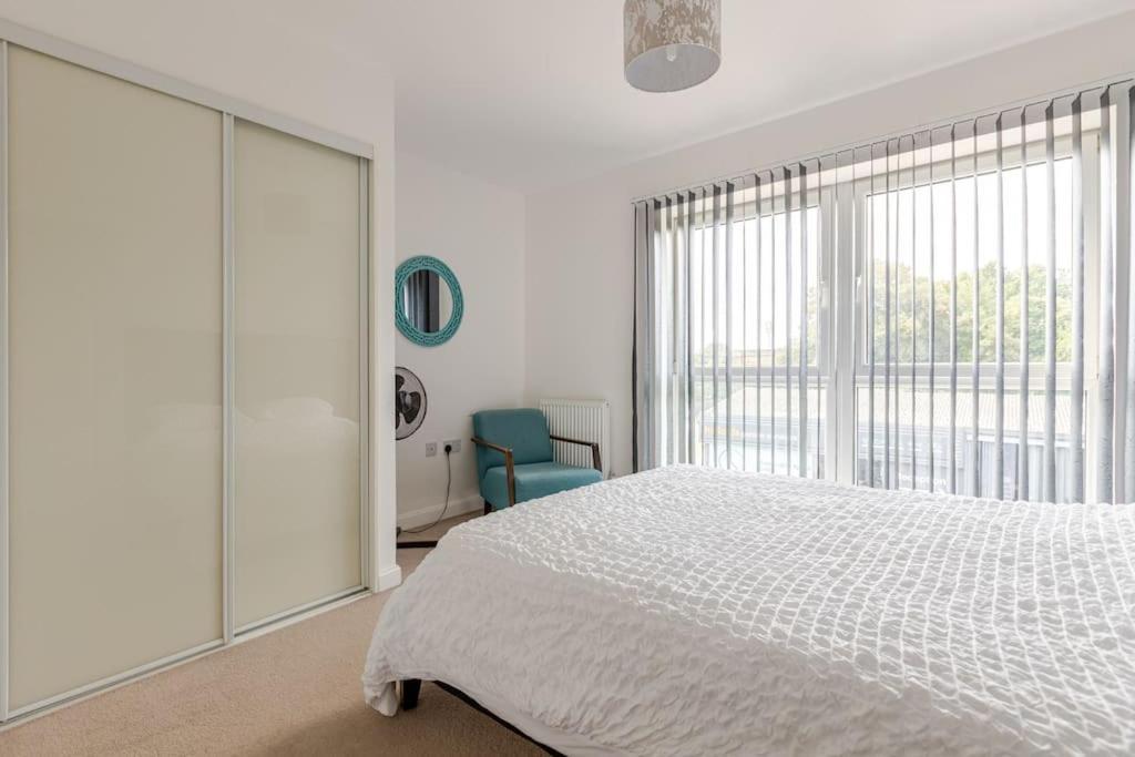 Stylish Station Apartment In Rochester With Free Parking Wainscot ภายนอก รูปภาพ