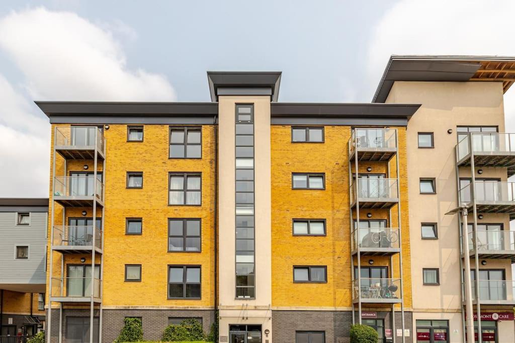 Stylish Station Apartment In Rochester With Free Parking Wainscot ภายนอก รูปภาพ